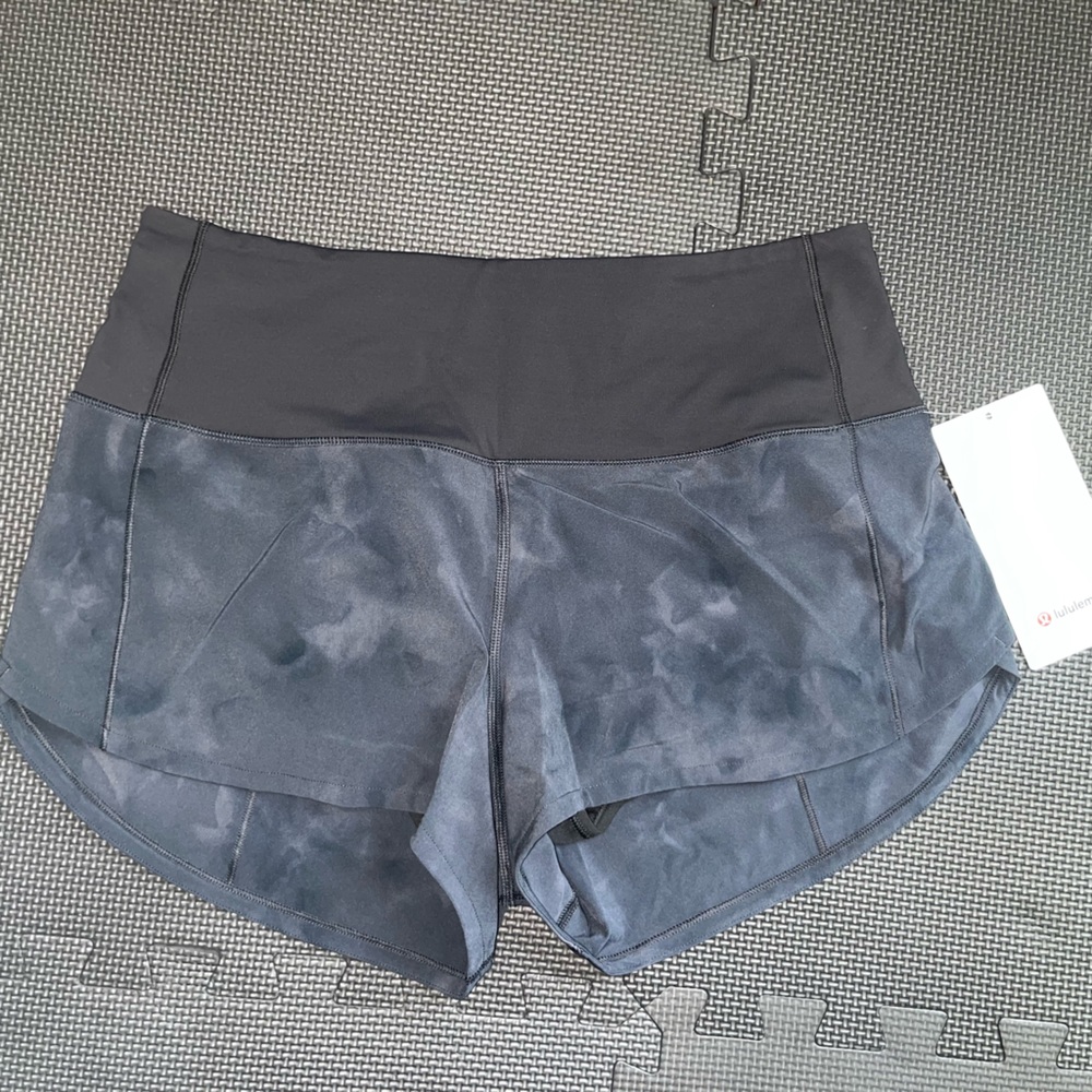 NWT Lululemon Hotty Hot 2.5in Diamond Dyed shorts